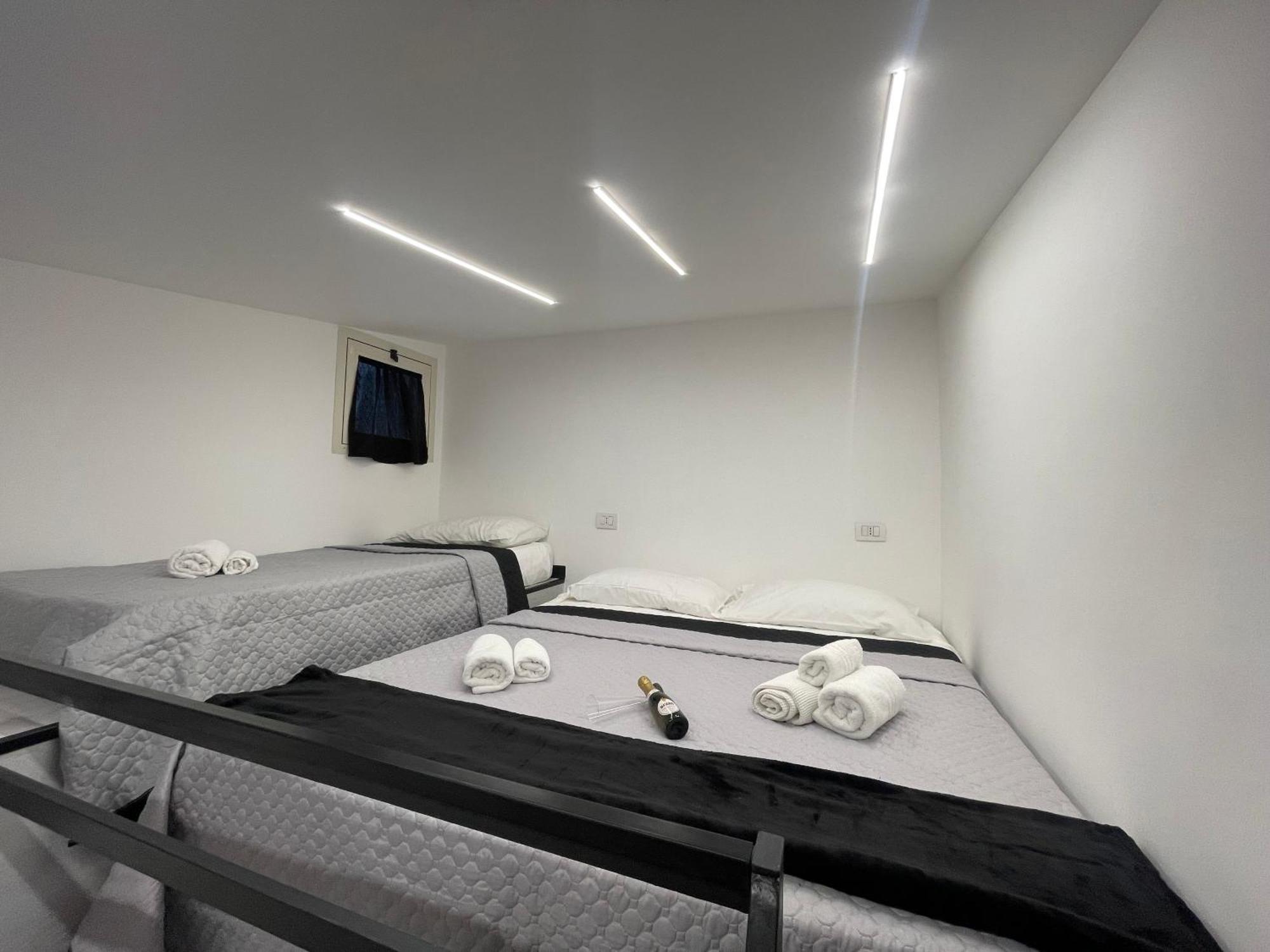Hotel Lux House Naples Airport Zewnętrze zdjęcie