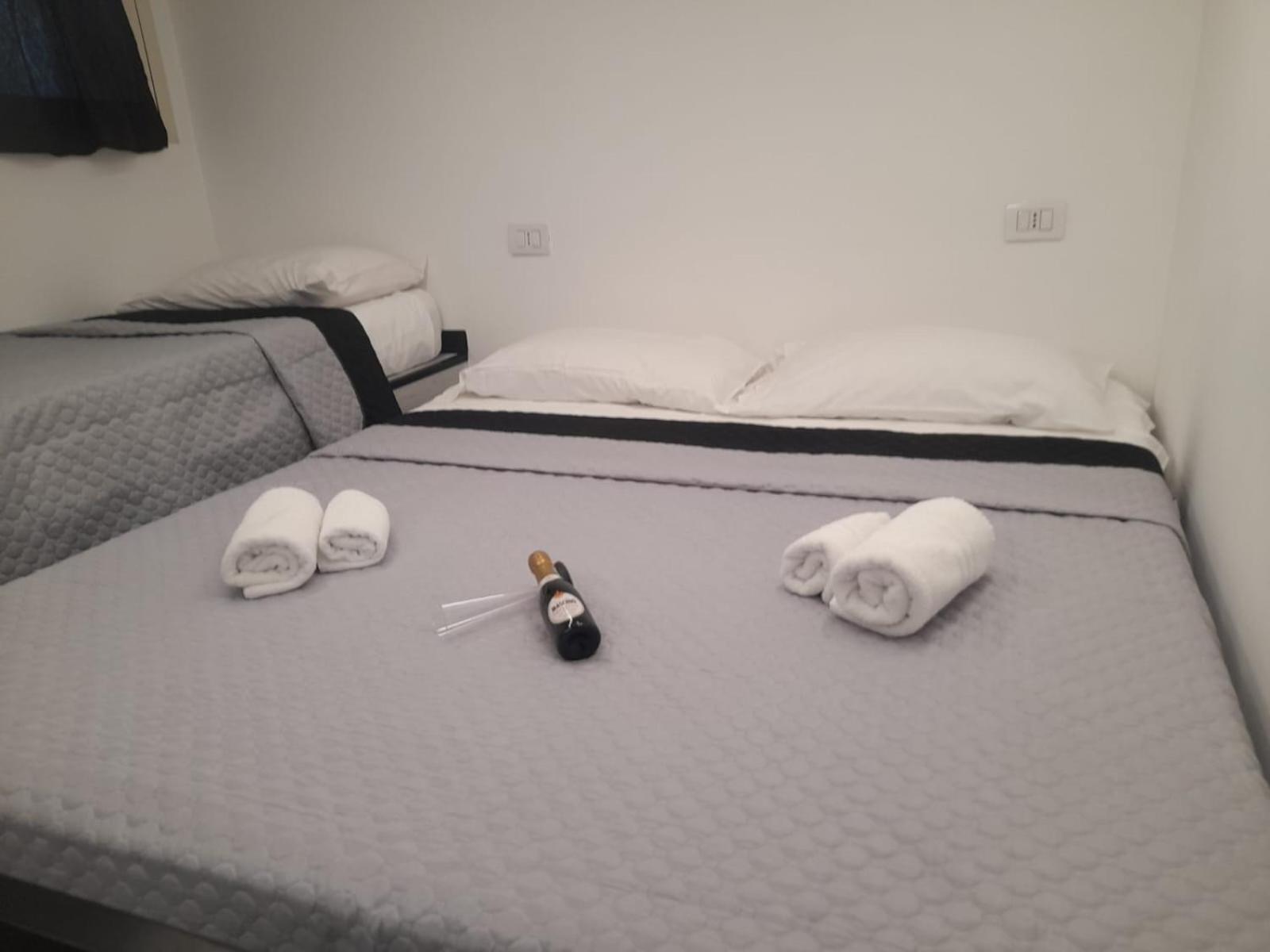 Hotel Lux House Naples Airport Zewnętrze zdjęcie
