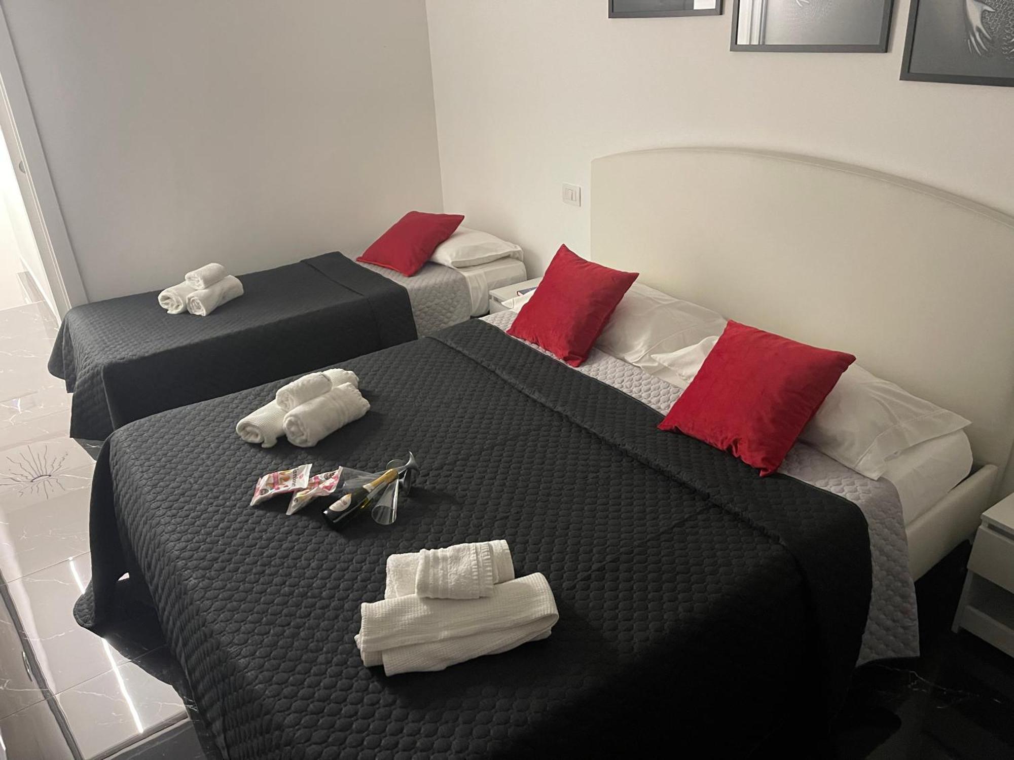 Hotel Lux House Naples Airport Zewnętrze zdjęcie